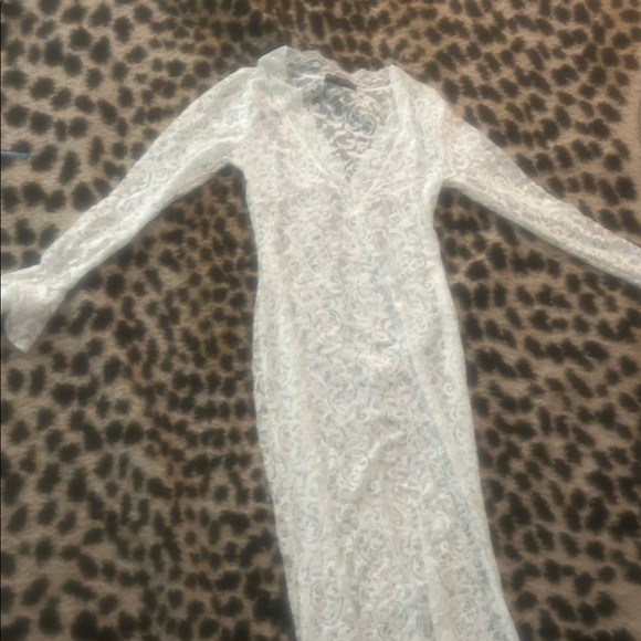 Finesse White Lace Overlay - Picture 3 of 3